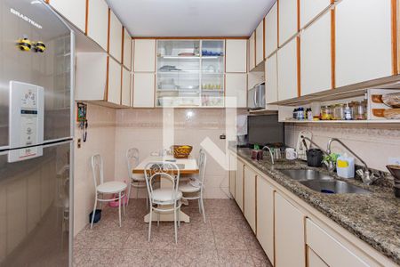 Casa à venda com 312m², 5 quartos e 6 vagasCozinha