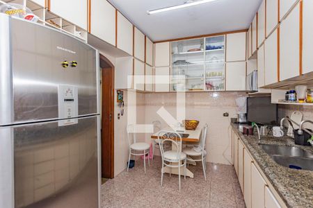 Casa à venda com 312m², 5 quartos e 6 vagasCozinha