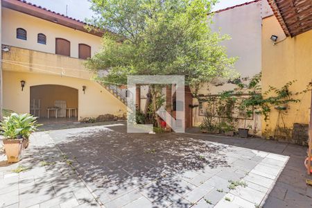 Casa à venda com 312m², 5 quartos e 6 vagasQuintal