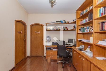 Casa à venda com 312m², 5 quartos e 6 vagasEscritório