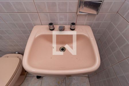 Casa à venda com 200m², 4 quartos e 3 vagasDetalhe - Banheiro