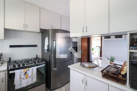 Casa para alugar com 350m², 3 quartos e 2 vagas Casa para alugar com 350m², 3 quartos e 2 vagasCozinha