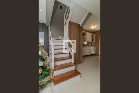 Escada de casa à venda com 2 quartos, 83m² em Humaitá, Porto Alegre