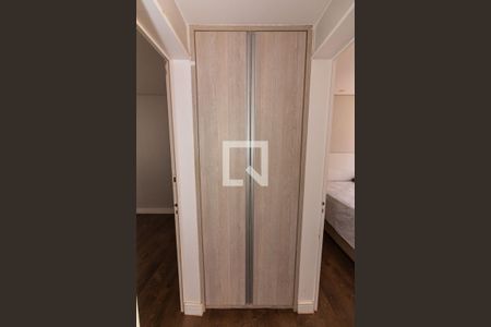 Apartamento à venda com 60m², 2 quartos e sem vagaCorredor - Armário