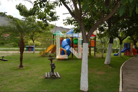 Casa de condomínio para alugar com 320m², 4 quartos e 4 vagasÁrea comum - Playground