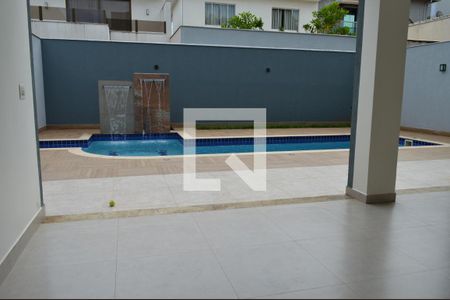 Casa de condomínio para alugar com 320m², 4 quartos e 4 vagasQuintal