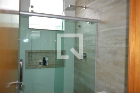 Casa de condomínio para alugar com 320m², 4 quartos e 4 vagasBanheiro da Suíte 2 e 3