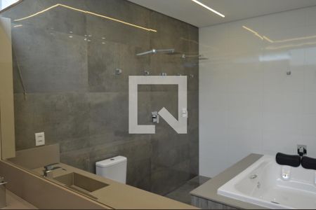 Casa de condomínio para alugar com 320m², 4 quartos e 4 vagasBanheiro da suíte 1