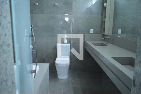 Casa de condomínio para alugar com 320m², 4 quartos e 4 vagasBanheiro da suíte 1