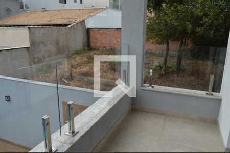 Casa de condomínio para alugar com 320m², 4 quartos e 4 vagasVaranda da suíte