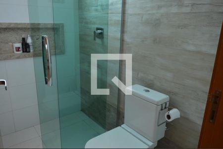 Casa de condomínio para alugar com 320m², 4 quartos e 4 vagasBanheiro da Suíte 2 e 3