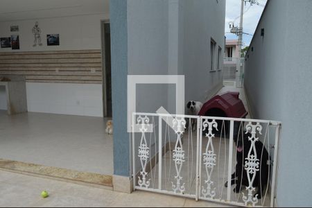 Casa de condomínio para alugar com 320m², 4 quartos e 4 vagasQuintal