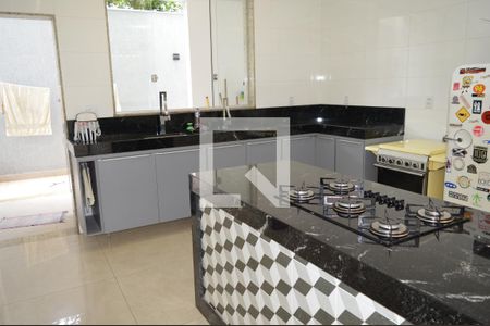 Cozinha de casa de condomínio para alugar com 4 quartos, 320m² em Estância Silveira, Contagem