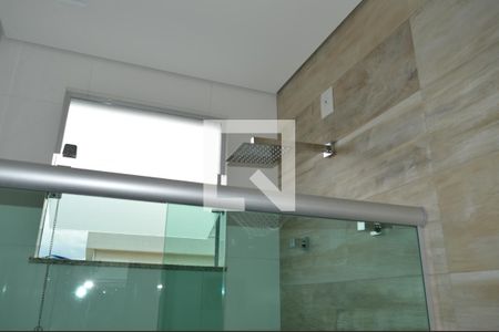 Casa de condomínio para alugar com 320m², 4 quartos e 4 vagasBanheiro da Suíte 2 e 3