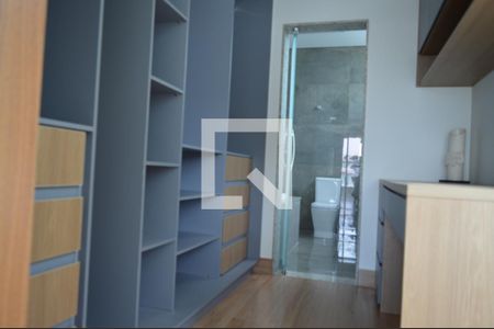 Casa de condomínio para alugar com 320m², 4 quartos e 4 vagasCloset 