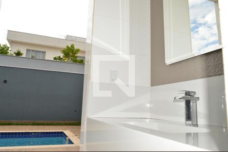 Casa de condomínio para alugar com 320m², 4 quartos e 4 vagasBanheiro externo