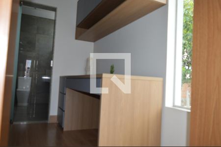 Casa de condomínio para alugar com 320m², 4 quartos e 4 vagasCloset 