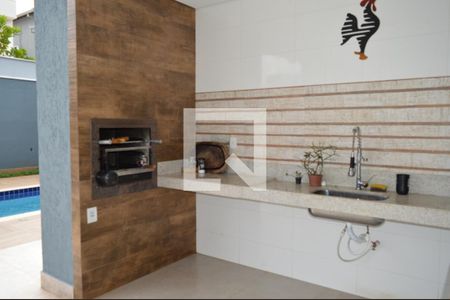 Casa de condomínio para alugar com 320m², 4 quartos e 4 vagasQuintal