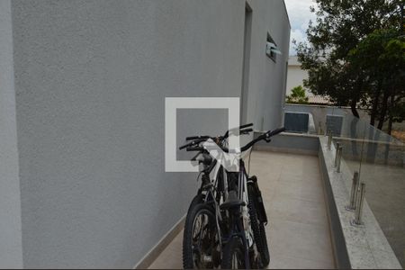 Casa de condomínio para alugar com 320m², 4 quartos e 4 vagasVaranda da Suíte 1