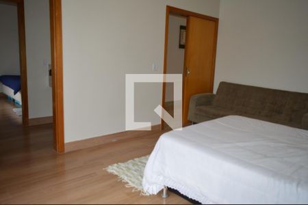 Casa de condomínio para alugar com 320m², 4 quartos e 4 vagasSuíte 2