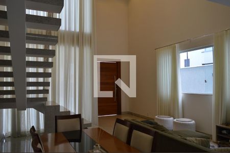 Sala de casa de condomínio para alugar com 4 quartos, 320m² em Buganvile I, Contagem