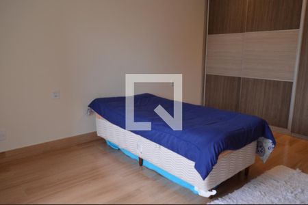 Casa de condomínio para alugar com 320m², 4 quartos e 4 vagasSuíte 3