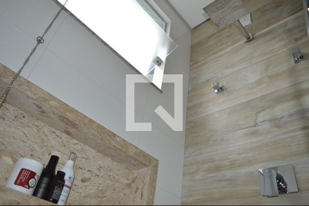 Casa de condomínio para alugar com 320m², 4 quartos e 4 vagasBanheiro da Suíte 2 e 3