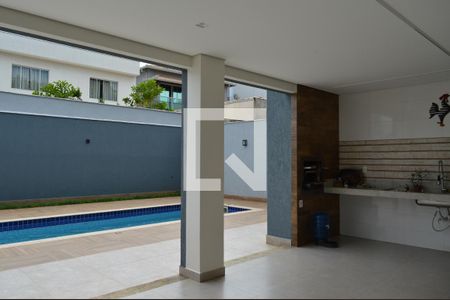 Casa de condomínio para alugar com 320m², 4 quartos e 4 vagasQuintal