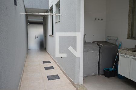 Casa de condomínio para alugar com 320m², 4 quartos e 4 vagasÁrea de Serviço