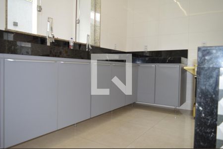 Casa de condomínio para alugar com 320m², 4 quartos e 4 vagasCozinha