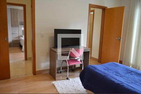 Casa de condomínio para alugar com 320m², 4 quartos e 4 vagasSuíte 3