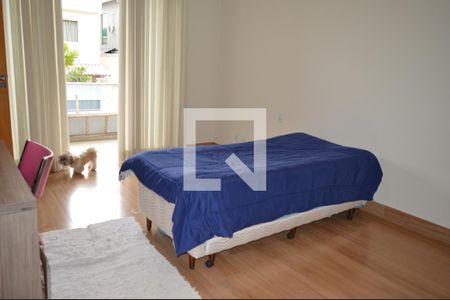 Casa de condomínio para alugar com 320m², 4 quartos e 4 vagasSuíte 3