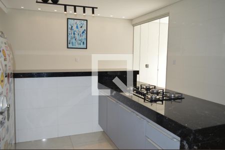 Casa de condomínio para alugar com 320m², 4 quartos e 4 vagasCozinha