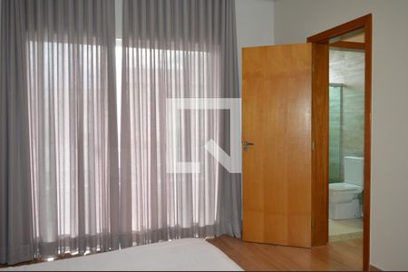 Casa de condomínio para alugar com 320m², 4 quartos e 4 vagasSuíte 2