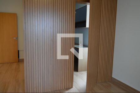 Casa de condomínio para alugar com 320m², 4 quartos e 4 vagasCloset 