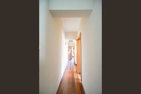 Casa à venda com 150m², 3 quartos e 2 vagasCorredor dos quartos