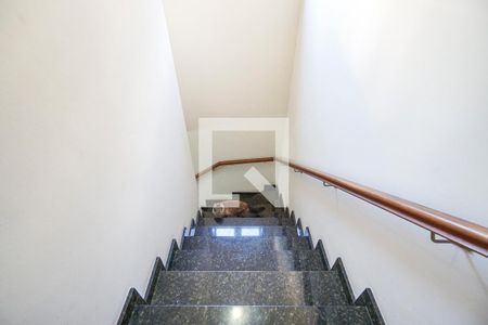 Casa à venda com 150m², 3 quartos e 2 vagasEscada