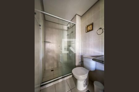 Banheiro de kitnet/studio para alugar com 1 quarto, 42m² em Três Figueiras, Porto Alegre