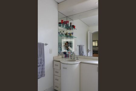 Casa à venda com 650m², 3 quartos e 3 vagas Casa à venda com 650m², 3 quartos e 3 vagasBanheiro da Suíte 2