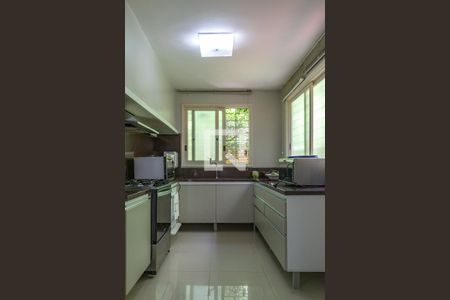 Casa à venda com 650m², 3 quartos e 3 vagas Casa à venda com 650m², 3 quartos e 3 vagasCozinha