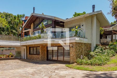 Casa à venda com 650m², 3 quartos e 3 vagas Casa à venda com 650m², 3 quartos e 3 vagasFacahada