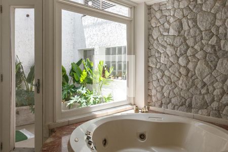 Casa à venda com 650m², 3 quartos e 3 vagas Casa à venda com 650m², 3 quartos e 3 vagasBanheiro da Suíte 1