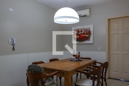 Casa à venda com 650m², 3 quartos e 3 vagas Casa à venda com 650m², 3 quartos e 3 vagasCozinha