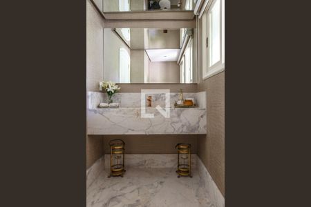 Casa à venda com 650m², 3 quartos e 3 vagas Casa à venda com 650m², 3 quartos e 3 vagasLavabo