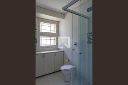 Casa à venda com 650m², 3 quartos e 3 vagas Casa à venda com 650m², 3 quartos e 3 vagasBanheiro da Suíte 2