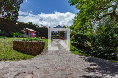 Casa à venda com 650m², 3 quartos e 3 vagas Casa à venda com 650m², 3 quartos e 3 vagasÁrea externa