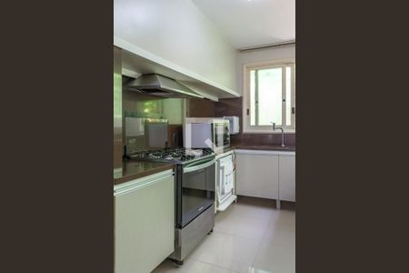 Casa à venda com 650m², 3 quartos e 3 vagas Casa à venda com 650m², 3 quartos e 3 vagasCozinha