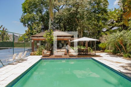 Casa à venda com 650m², 3 quartos e 3 vagas Casa à venda com 650m², 3 quartos e 3 vagasPiscina