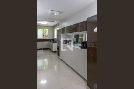 Casa à venda com 650m², 3 quartos e 3 vagas Casa à venda com 650m², 3 quartos e 3 vagasCozinha