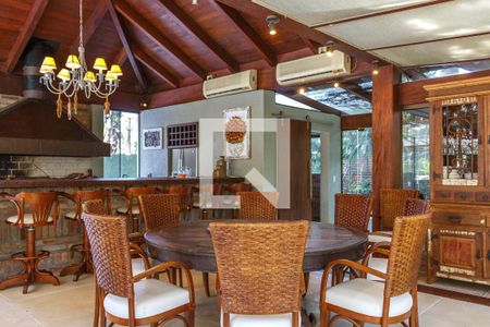 Casa à venda com 650m², 3 quartos e 3 vagas Casa à venda com 650m², 3 quartos e 3 vagasEspaço Gourmet